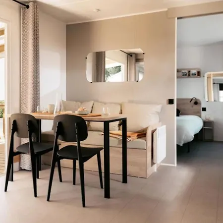 Camping 3 Etoiles - Piscine - Ccbbhhe *